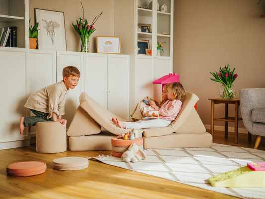 Spielsofa und Hüpfpolster kombinieren